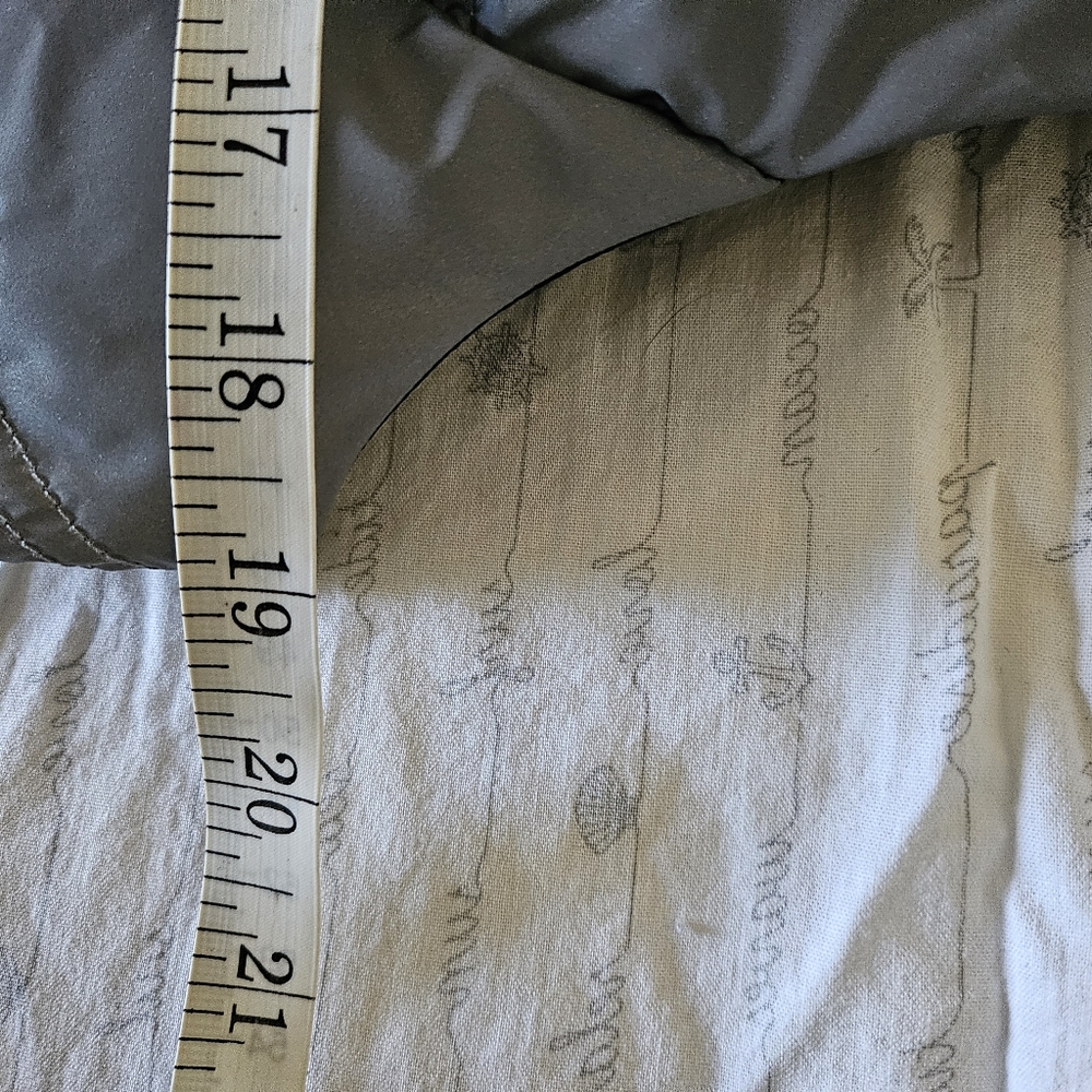 Athleta Women's Silver Quilted Vest - Picture 15 of 16